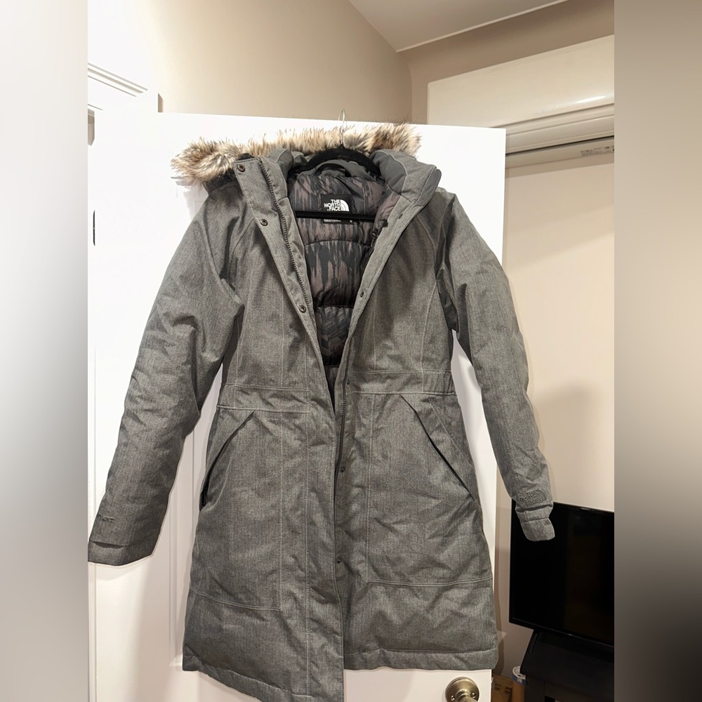 The North Face HYVENT women’s Charcoal puffer parka